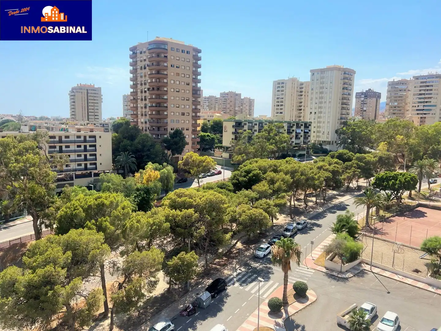 Vista exterior de Estudio en venta en Roquetas de Mar con Jardín privado, Terraza y Piscina comunitaria