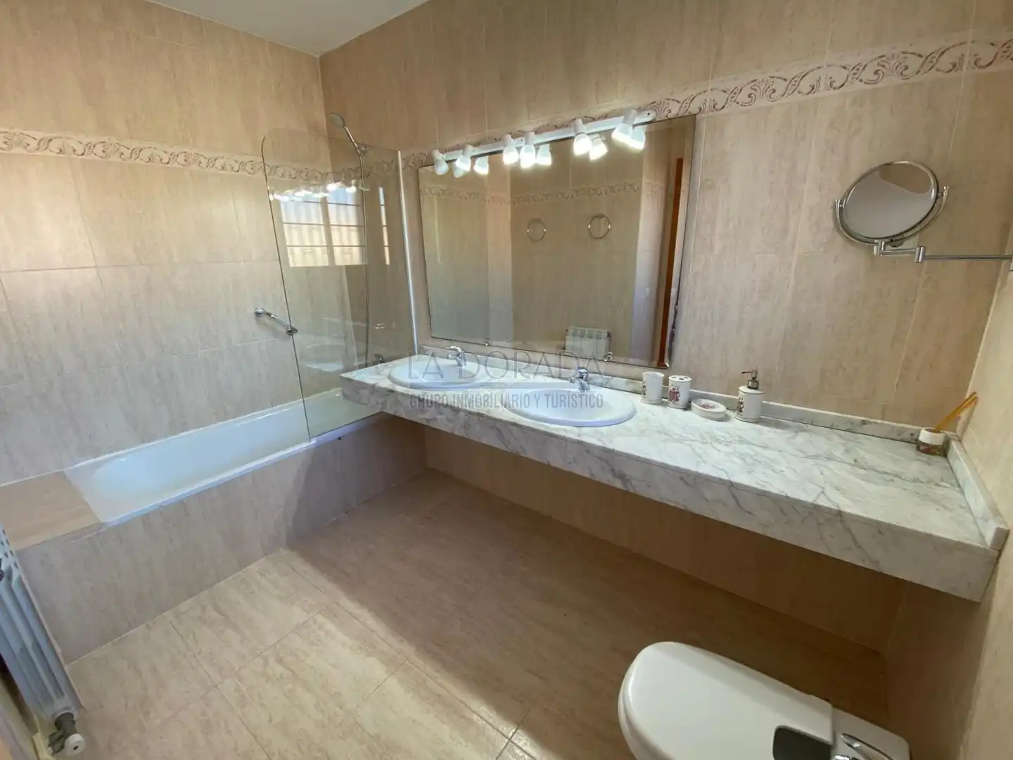 Baño de Casa adosada en venta en Cambrils con Aire acondicionado, Calefacción y Jardín privado