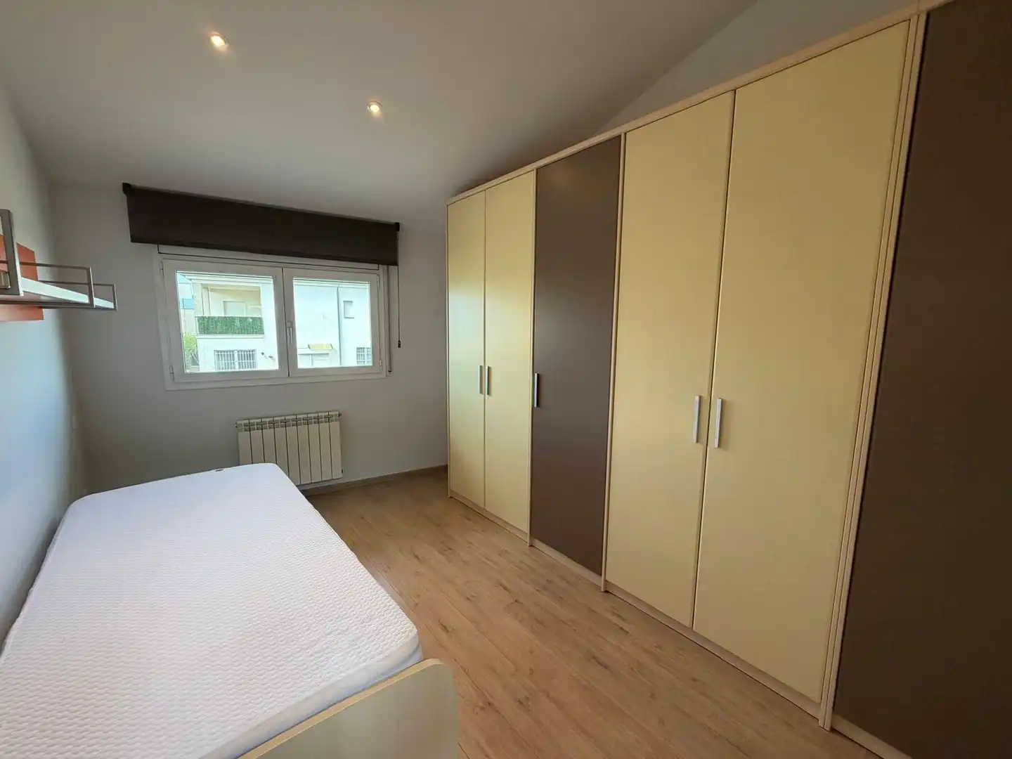 Habitación de Casa adosada de alquiler en Vilablareix con Aire acondicionado, Calefacción y Amueblado