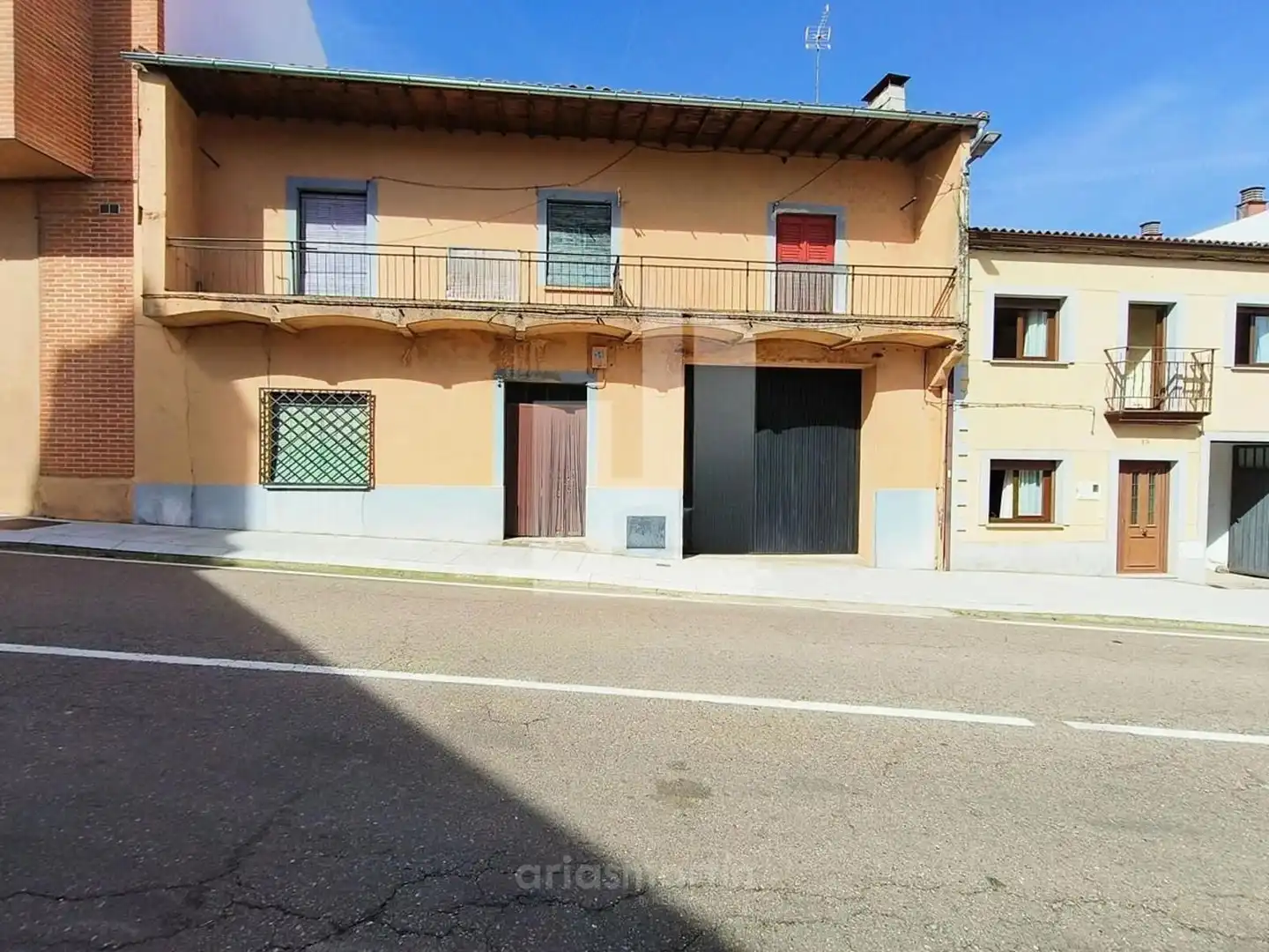 Vista exterior de Piso en venta en Linares de Riofrío con Terraza
