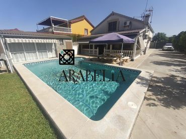 Casa rústica amb piscina en venda a Periurbano Este - Campiña
