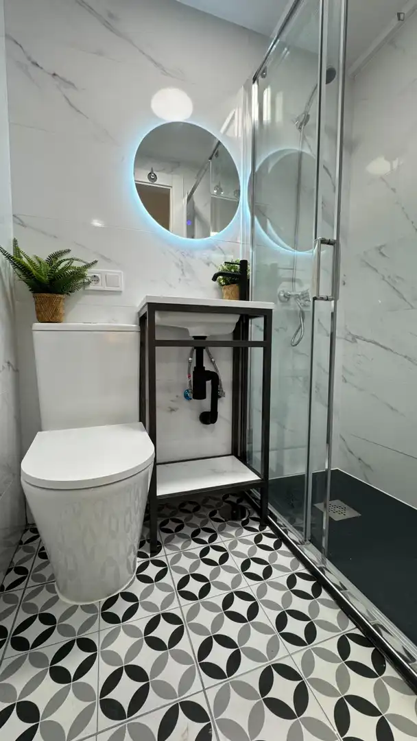 Bathroom of Study for rent in Madrid  with Air Conditioner, Heating and Furnished