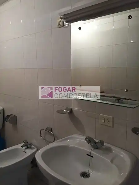 Bany de Pis de lloguer en Santiago de Compostela  amb Moblat