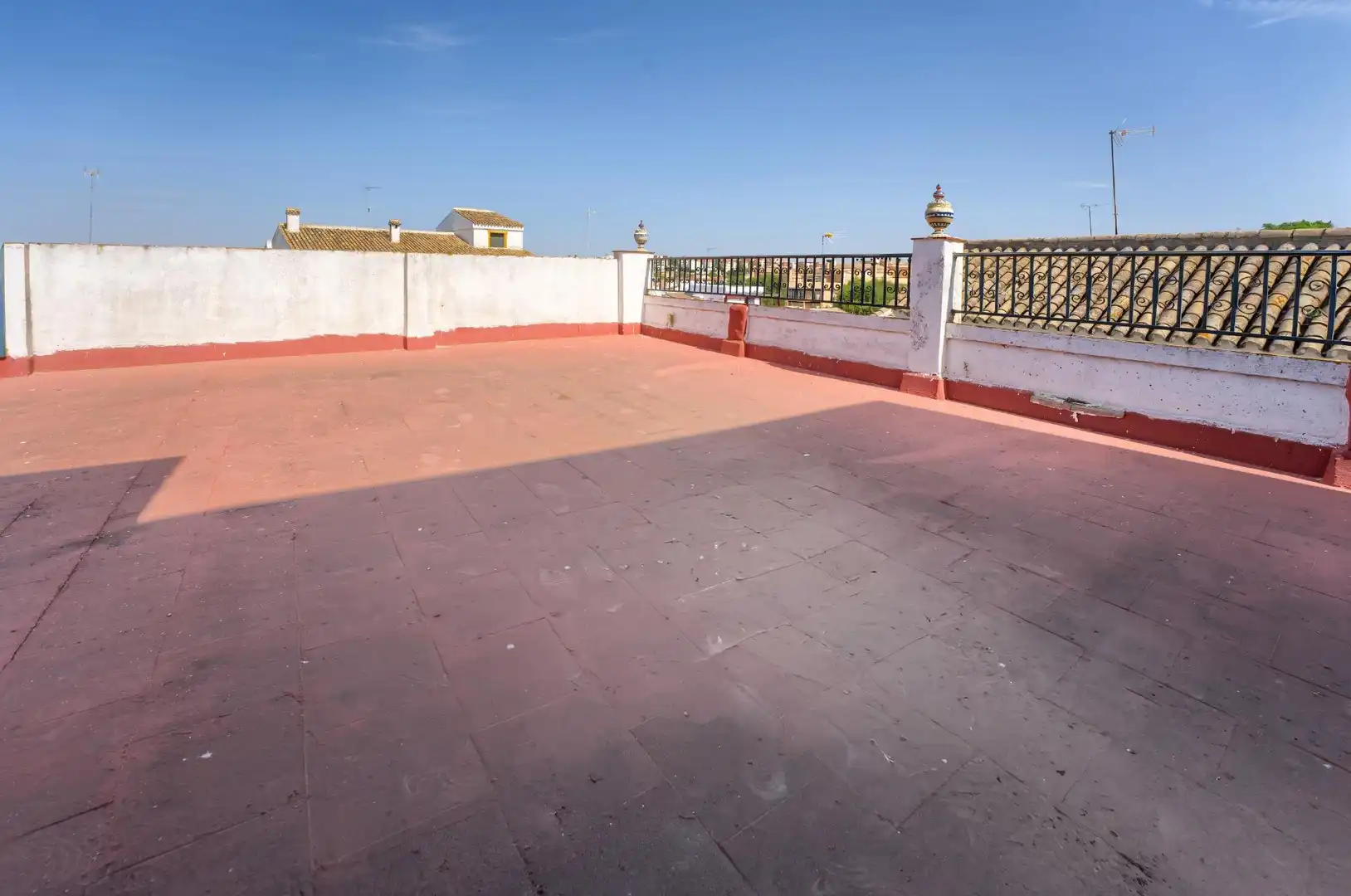 Terraza de Casa adosada en venta en Sanlúcar la Mayor con Aire acondicionado, Calefacción y Terraza