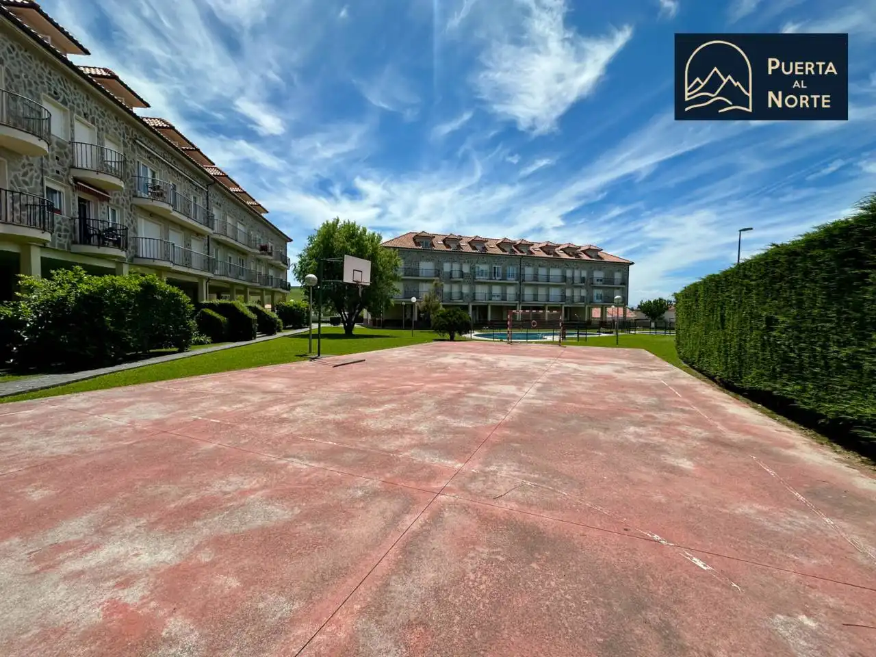 Vista exterior de Piso en venta en Suances con Calefacción, Amueblado y Balcón
