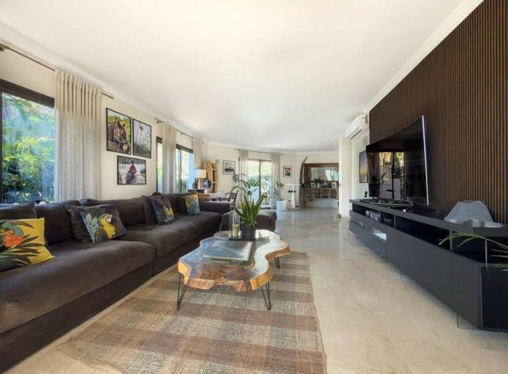 Living room of Planta baja for sale in Marbella  with Air Conditioner, Terrace and Swimming Pool