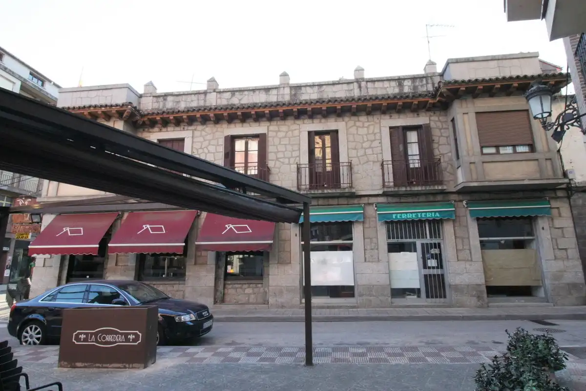 Vista exterior de Edificio en venta en Arenas de San Pedro