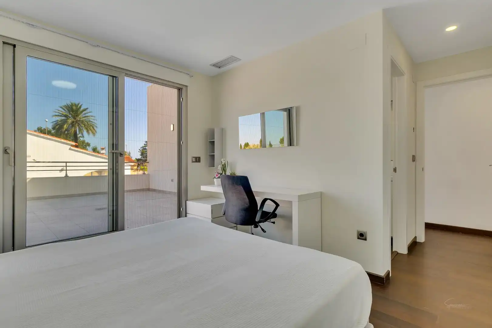 Dormitori de Casa o xalet en venda en Oliva amb Aire condicionat, Jardí privat i Terrassa