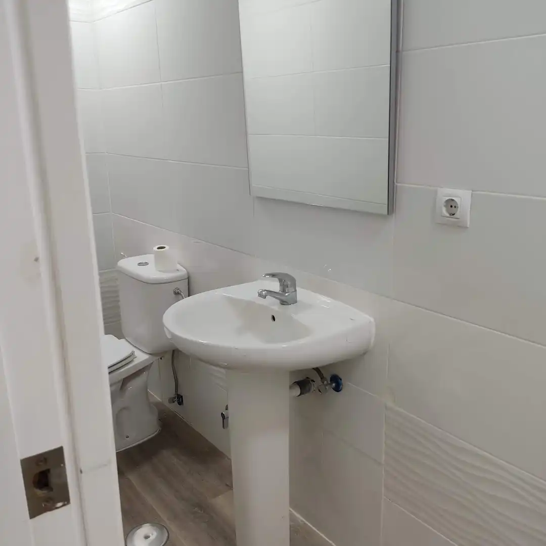 Badezimmer von Geschaftsraum zum Verkauf in Jaén mit Klimaanlage und Heizung