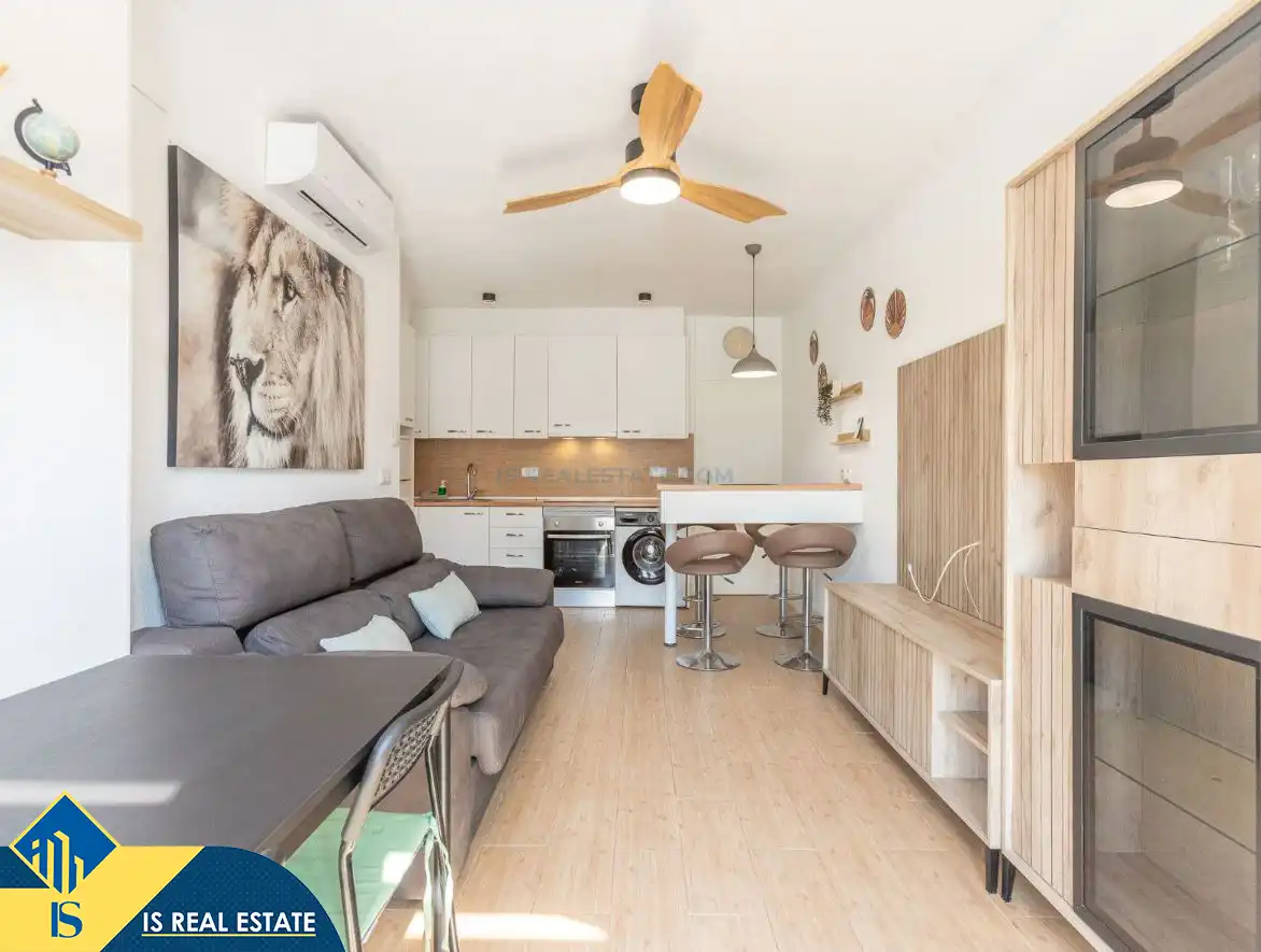 Sala d'estar de Casa o xalet en venda en Torrevieja amb Aire condicionat, Calefacció i Terrassa