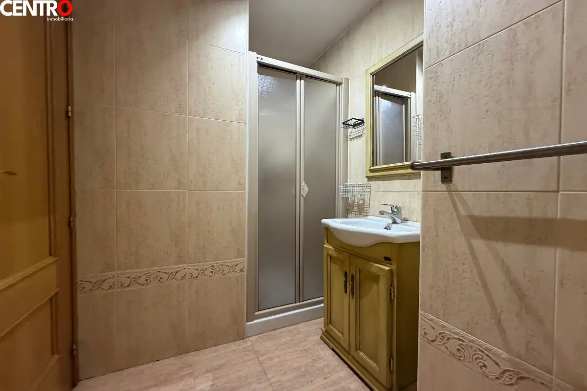 Baño de Piso en venta en Granada con Aire acondicionado, Calefacción y Jardín privado