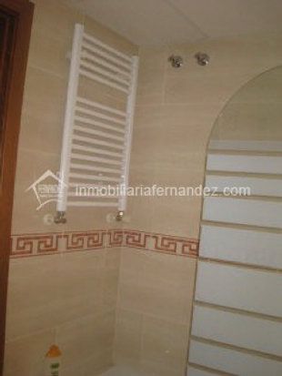 Bany de Apartament en venda en Cáceres Capital amb Calefacció, Jardí privat i Terrassa