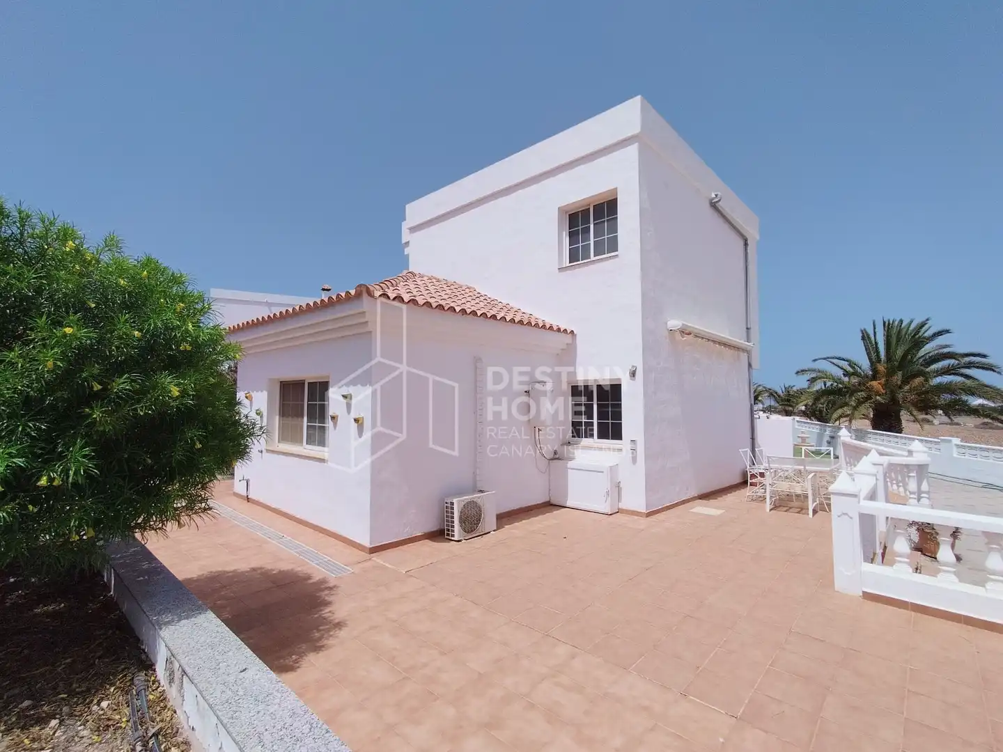 Vista exterior de Casa o xalet en venda en La Oliva amb Terrassa, Piscina i Moblat