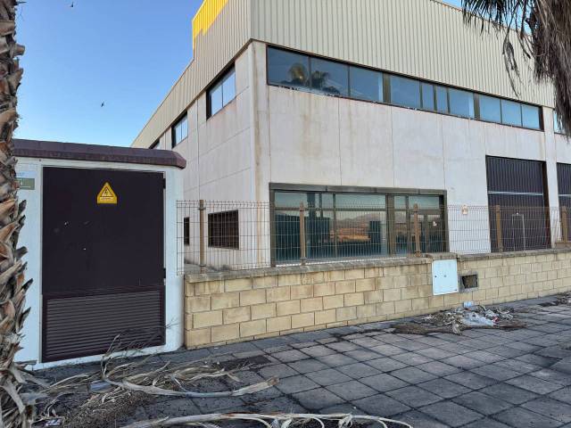 Nave industrial en Venta en MARIANA DE MONTOYA, 11 en Renfe - Bulevar 1ª y 2ª Fase