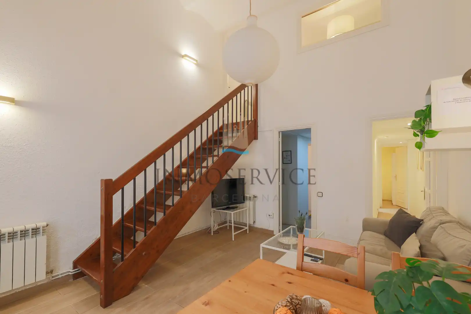 Sala d'estar de Pis en venda en Barcelona amb Calefacció, Parquet i Moblat