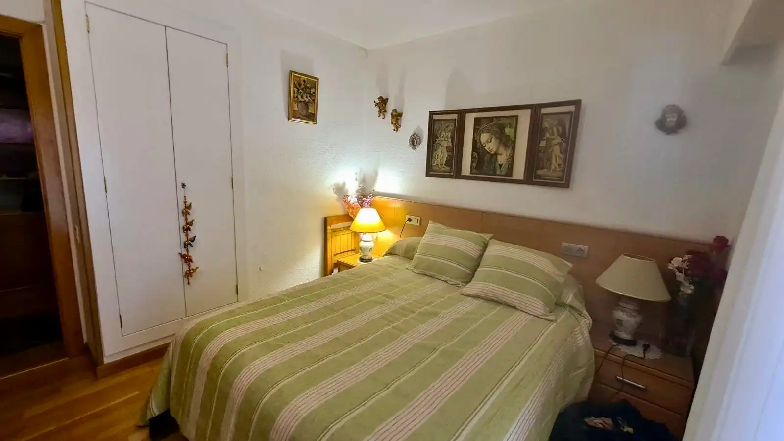 Habitación de Piso de alquiler en Benidorm con Aire acondicionado, Jardín privado y Amueblado