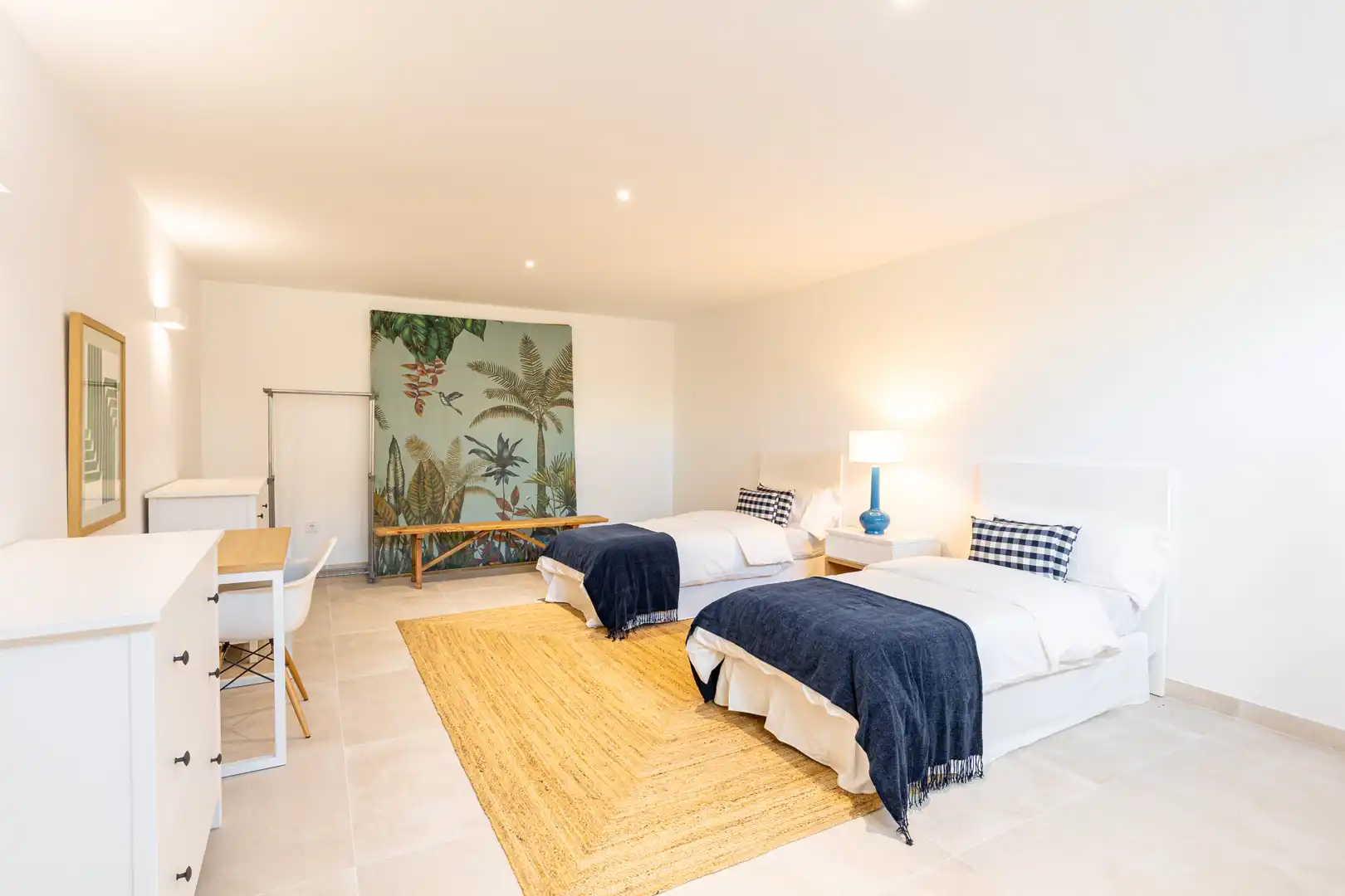 Dormitori de Casa o xalet en venda en Marbella amb Aire condicionat, Jardí privat i Terrassa