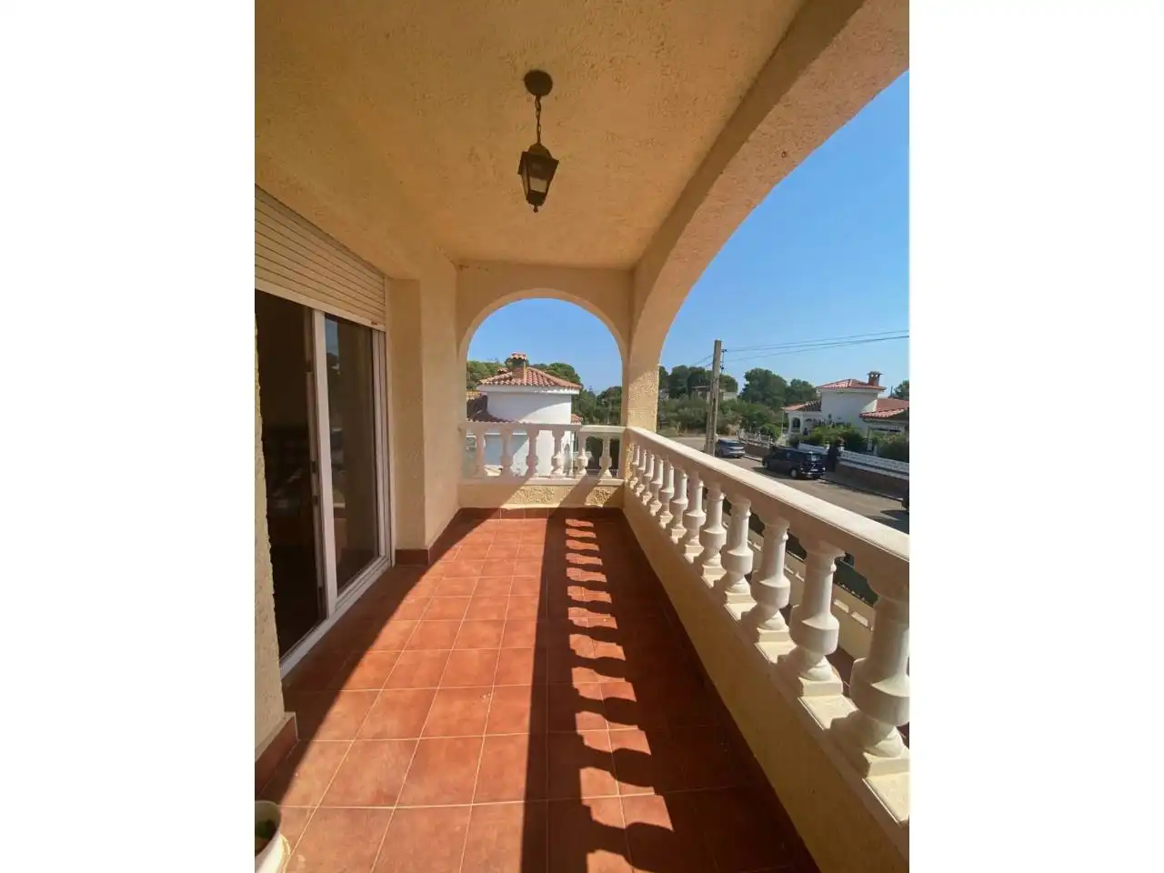 Vista exterior de Casa o xalet en venda en Mont-roig del Camp amb Jardí privat, Piscina i Moblat