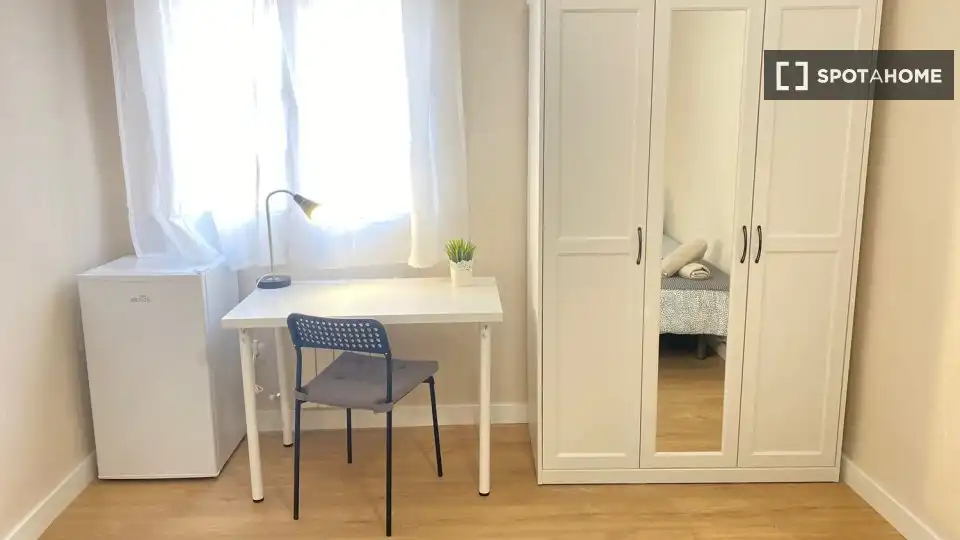 Habitación de Piso de alquiler en Madrid con Aire acondicionado, Calefacción y Amueblado