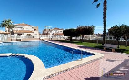 Piscina de Casa o xalet en venda en Torrevieja