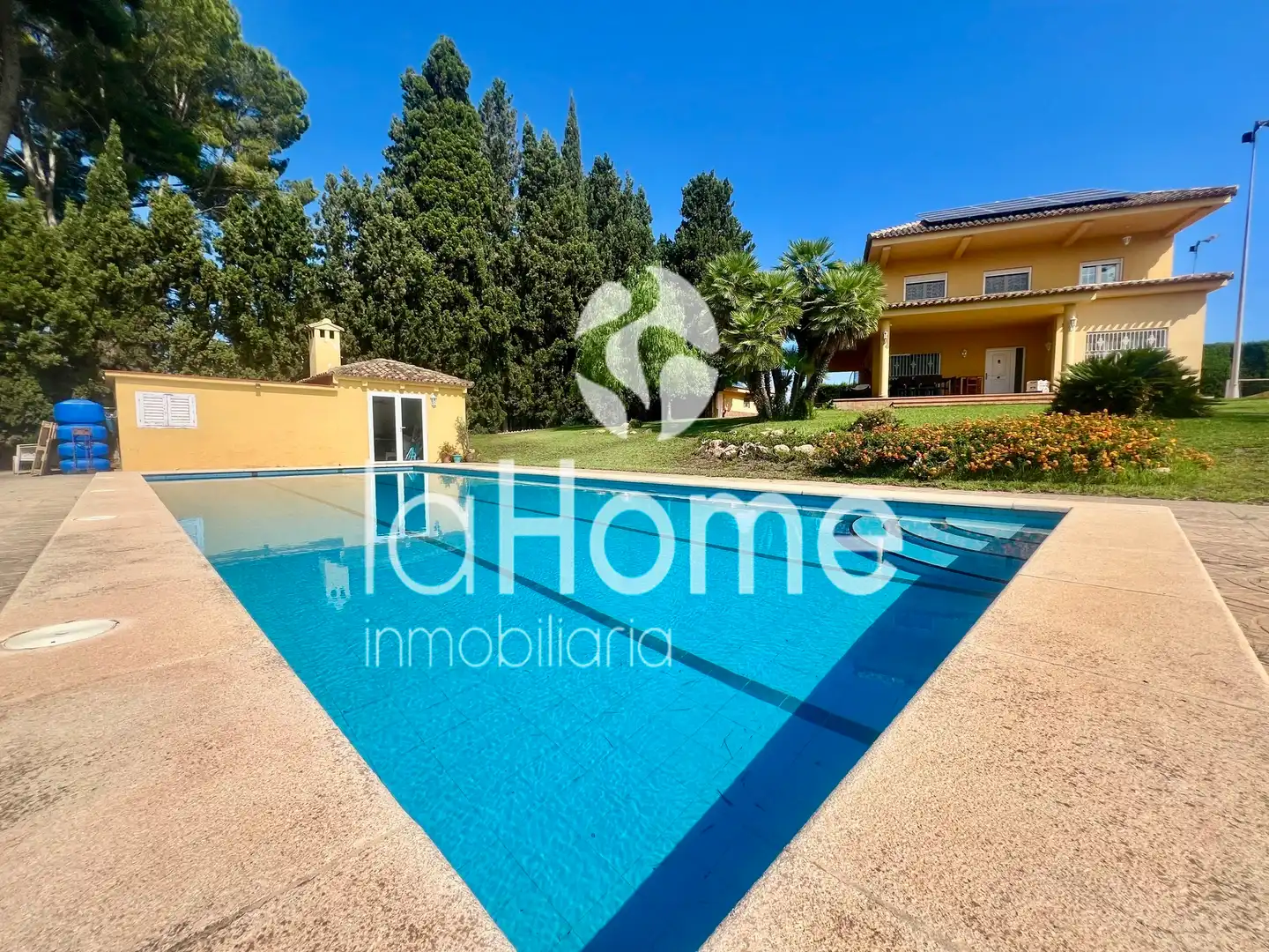 Piscina de Casa o chalet en venta en Paterna con Aire acondicionado, Calefacción y Jardín privado