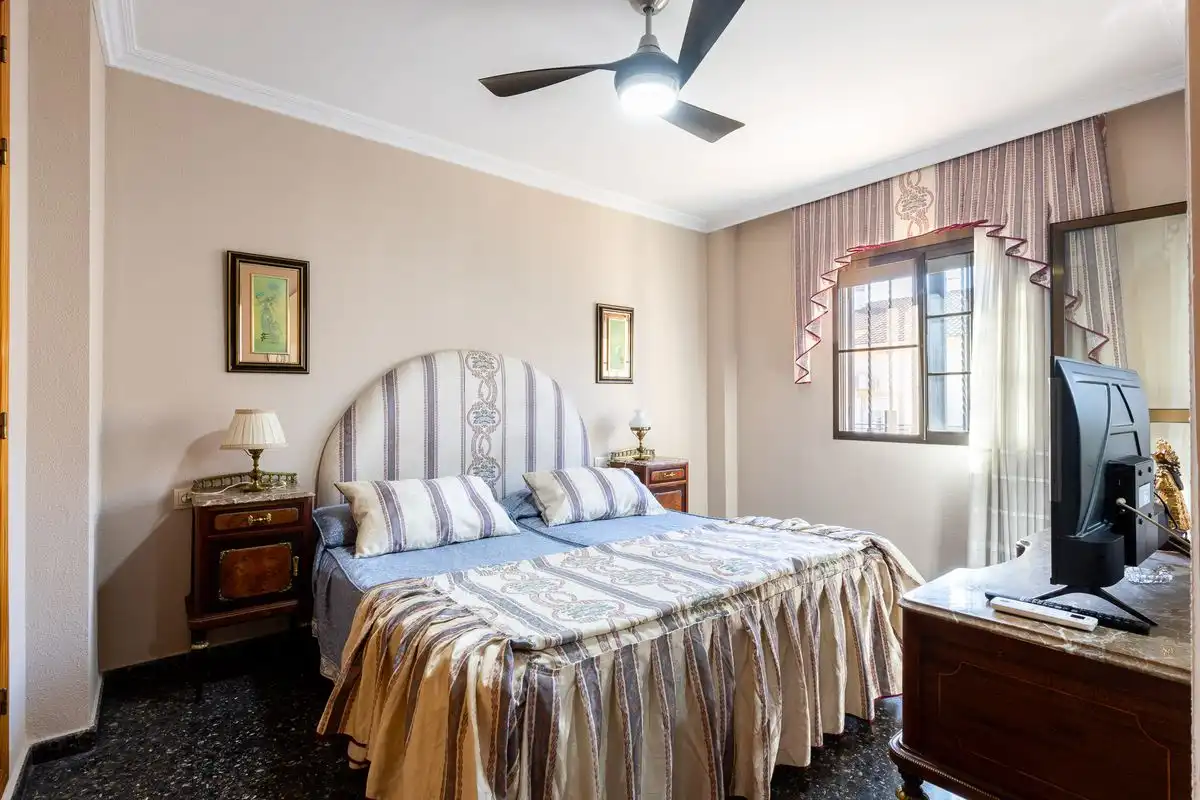 Habitación de Casa adosada en venta en Alaquàs con Aire acondicionado, Calefacción y Terraza