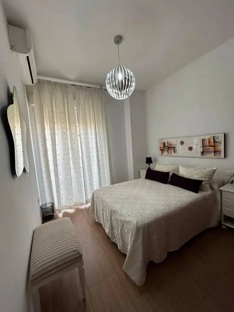 Habitación de Piso de alquiler en Málaga con Aire acondicionado, Amueblado y Balcón