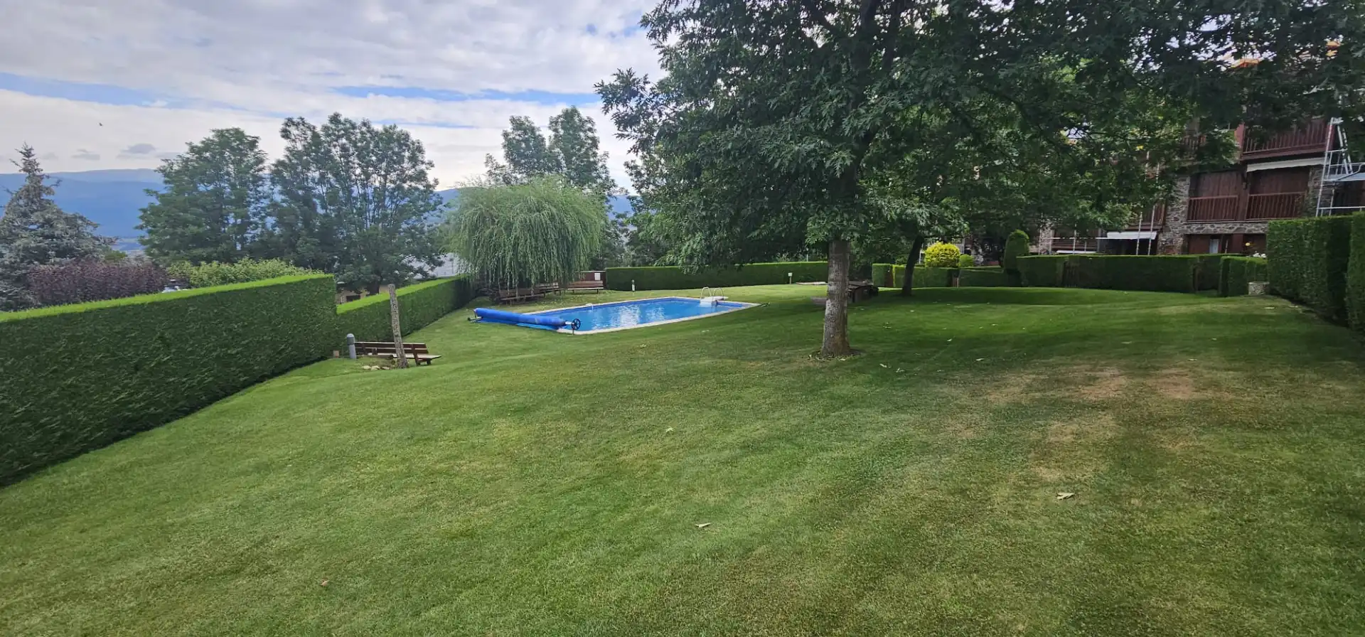 Piscina de Apartamento de alquiler en Sainte - Léocadie con Calefacción, Jardín privado y Parquet