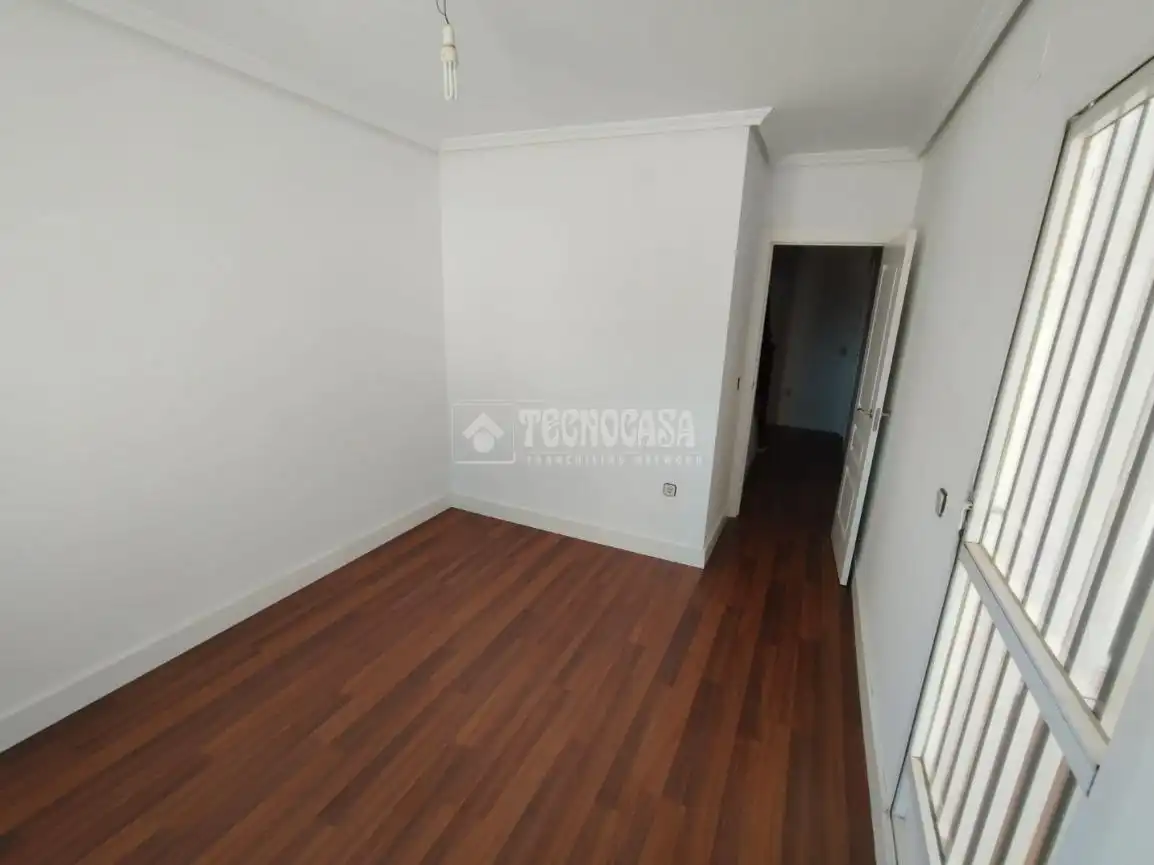 Dormitori de Casa adosada en venda en Mengíbar amb Piscina