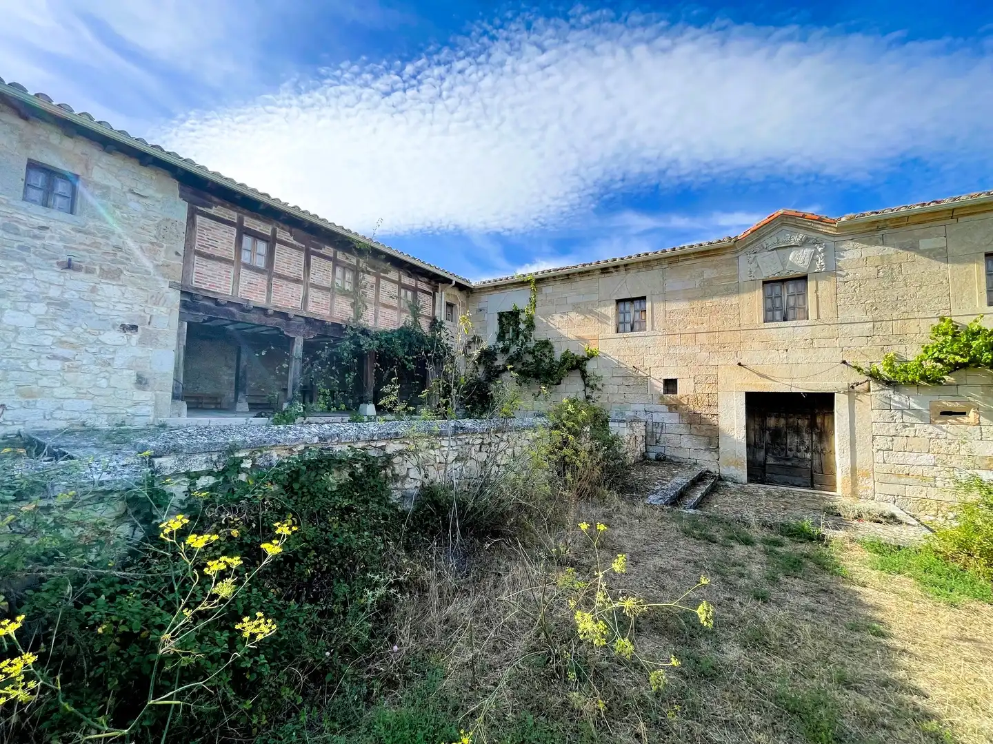 Vista exterior de Casa o xalet en venda en Villarcayo de Merindad de Castilla la Vieja amb Jardí privat i Terrassa