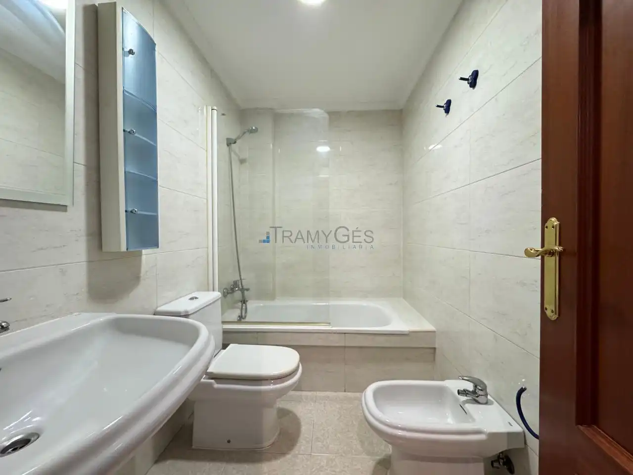 Bany de Apartament en venda en Vigo  amb Calefacció, Parquet i Traster