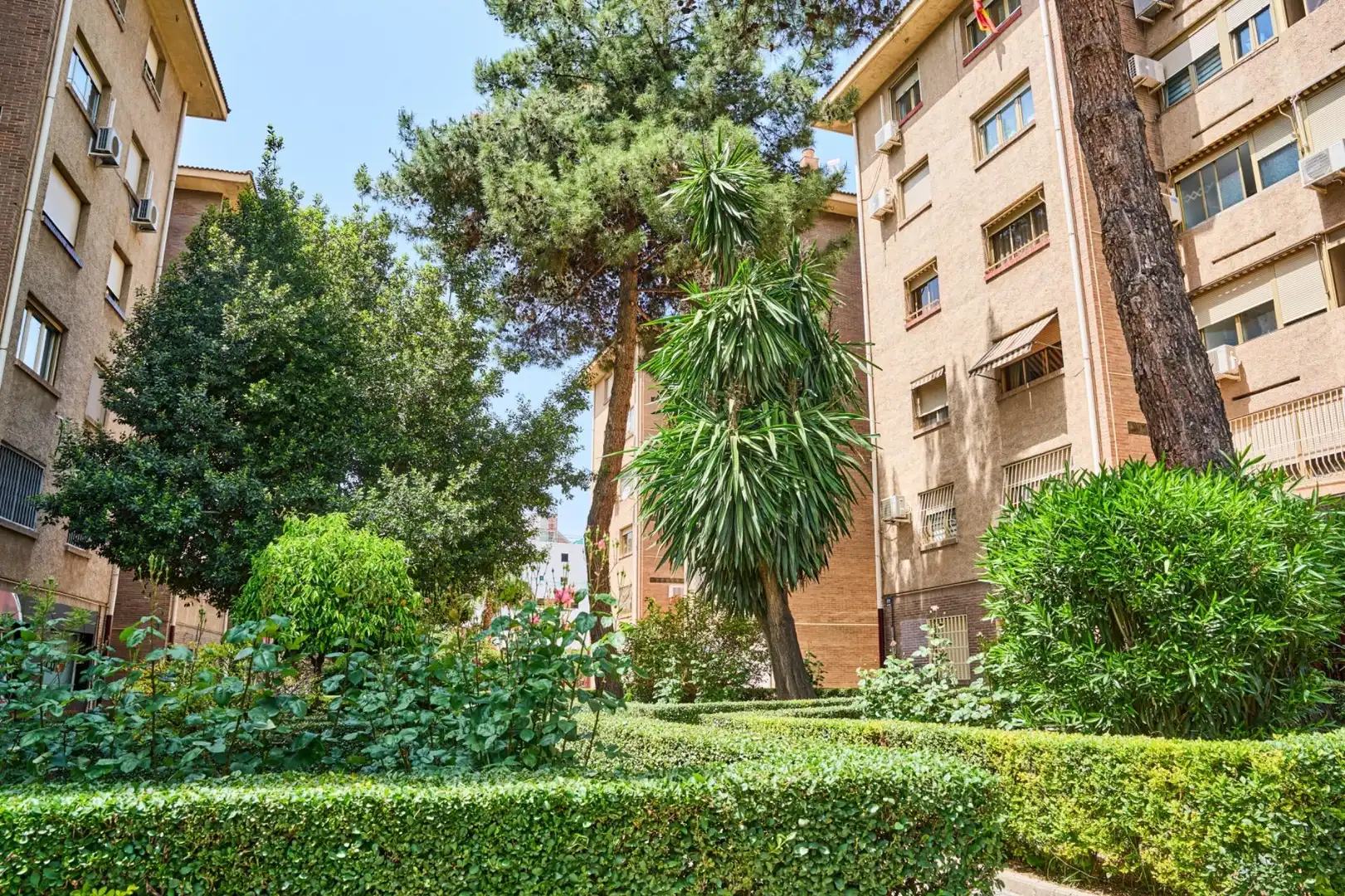 Vista exterior de Piso en venta en Granada con Calefacción y Jardín privado