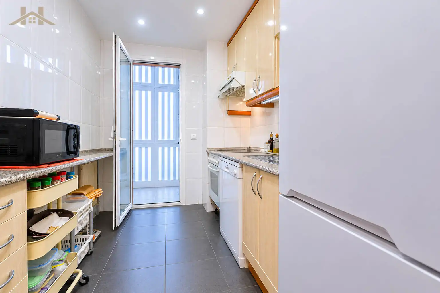 Küche von Wohnung zum Verkauf in Alcorcón mit Abstellraum, Ofen und Balkon