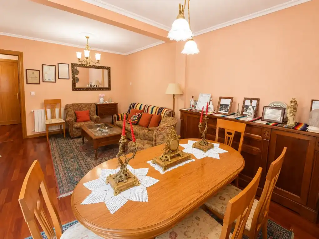 Comedor de Apartamento en venta en Cabrales con Calefacción y Amueblado