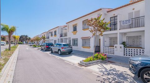 CHALET ADOSADO EN SALOBREÑA PLAYA, URB. PRIVADA CON PISCINA Y JARDINES., imatge 5
