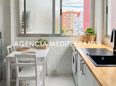 Appartamento con balcone in affitto a Poblats Marítims