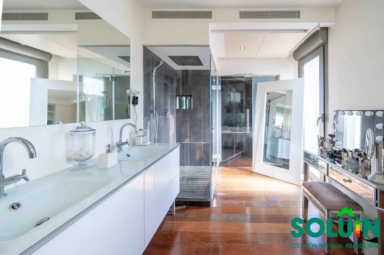 Bathroom of Houses for sale in Pozuelo de Alarcón  with Air Conditioner, Heating and Private garden