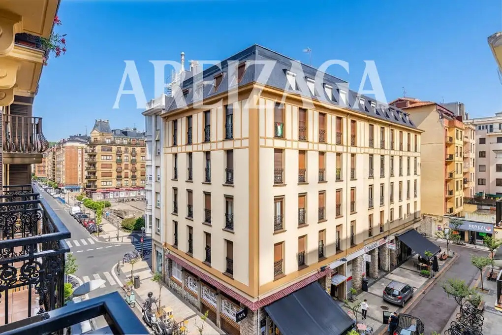 Piso con ascensor en venta en Calle Bermingham 15, imagen 2