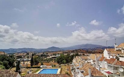 Vista exterior de Pis en venda en Mijas amb Aire condicionat, Terrassa i Piscina
