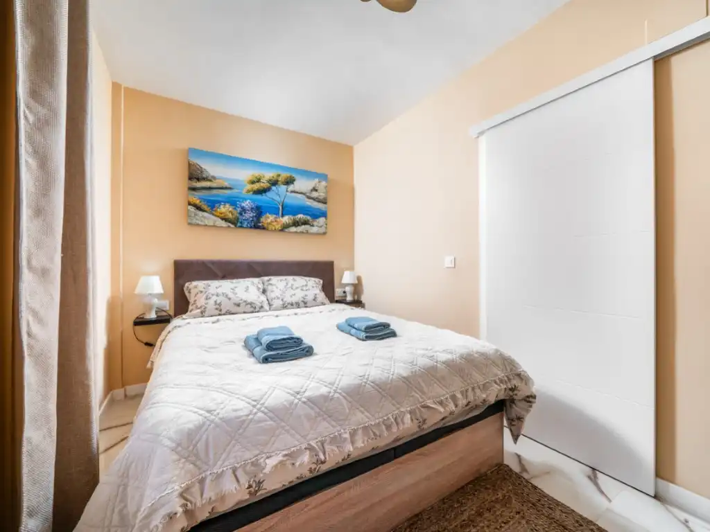 Dormitori de Apartament en venda en Torrevieja amb Aire condicionat i Piscina