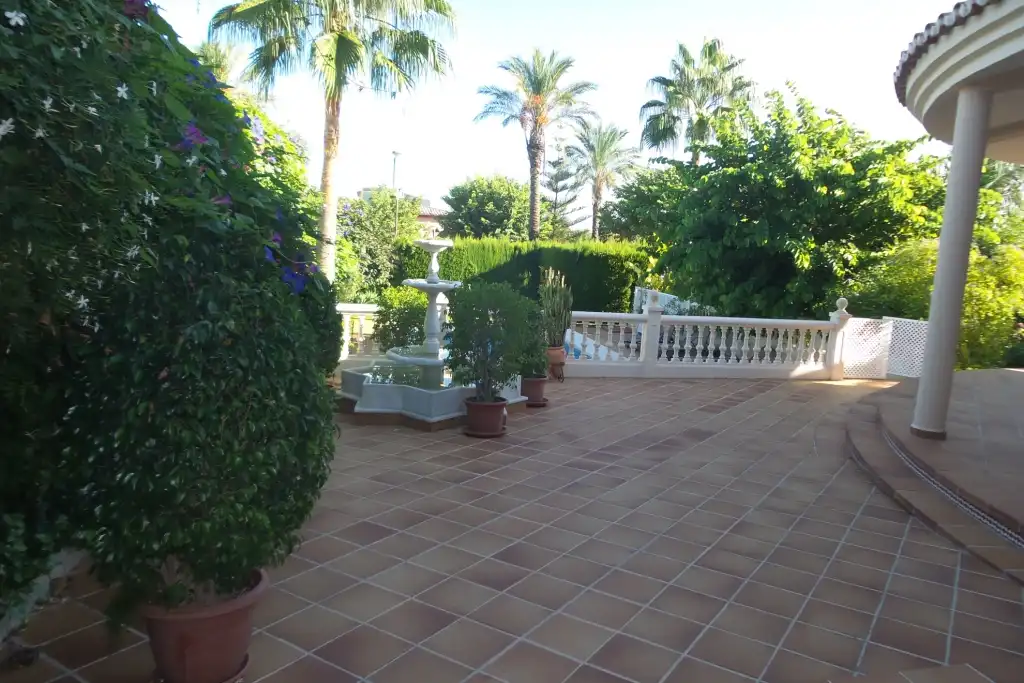 Jardí de Casa o xalet en venda en Alhaurín de la Torre amb Aire condicionat, Jardí privat i Piscina
