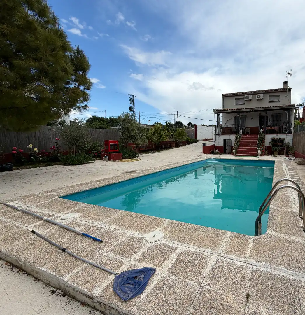 Piscina de Casa o chalet en venta en Torreperogil con Aire acondicionado, Jardín privado y Trastero