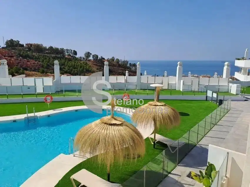 Piscina de Pis en venda en Rincón de la Victoria amb Aire condicionat, Calefacció i Jardí privat