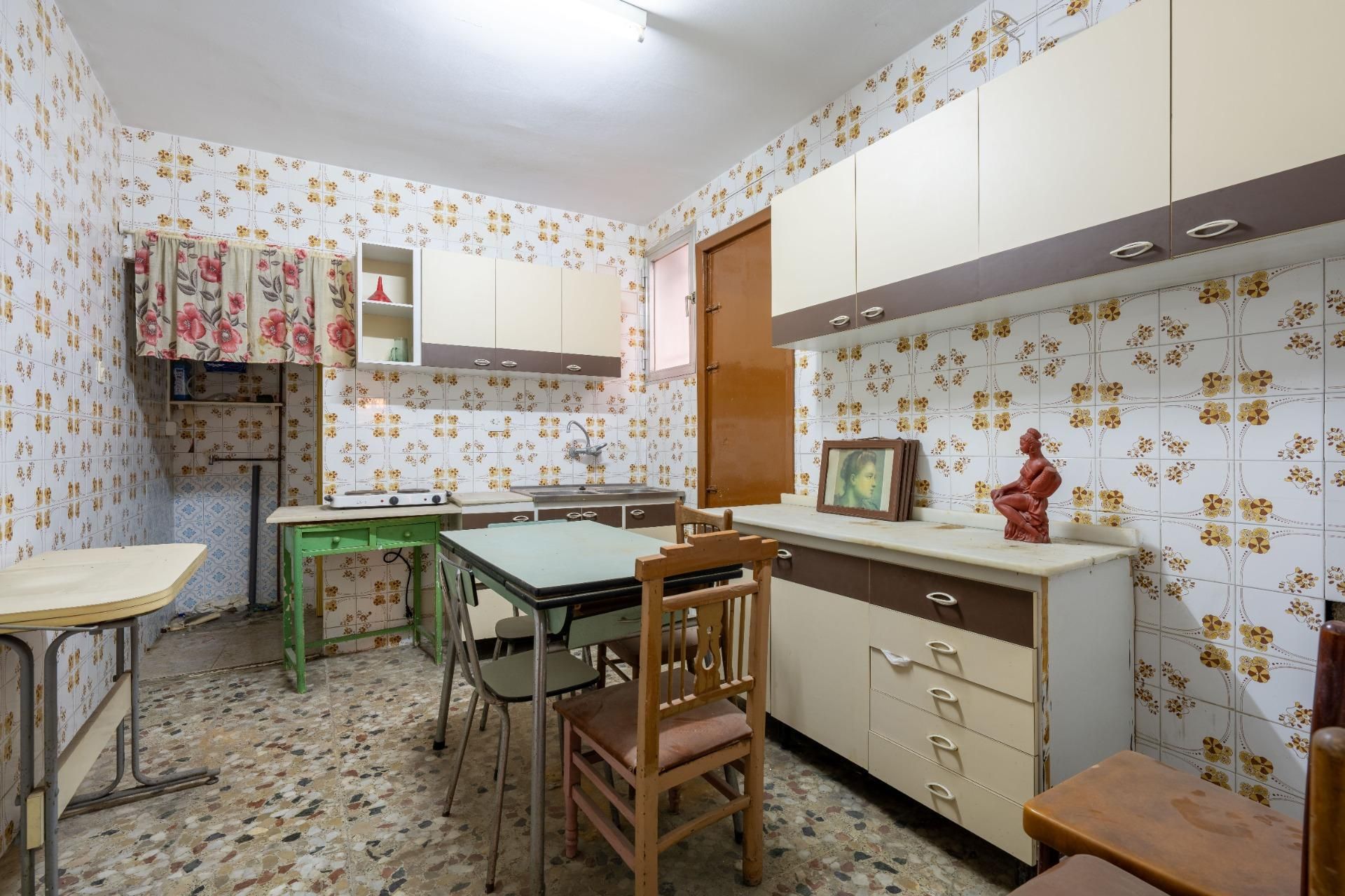 Kitchen of Building for sale in  Almería Capital