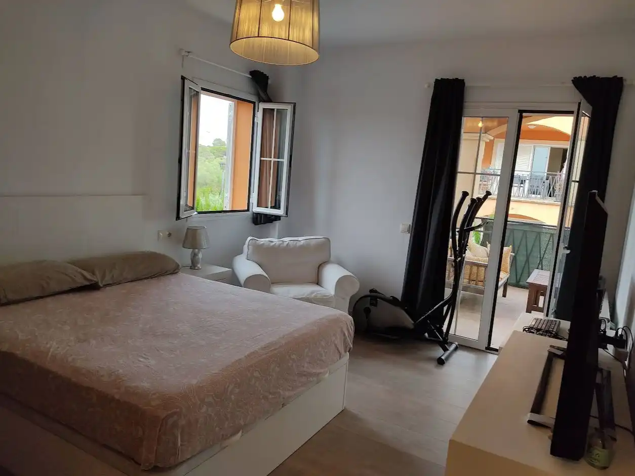 Bedroom of Flat for rent in Llevant
