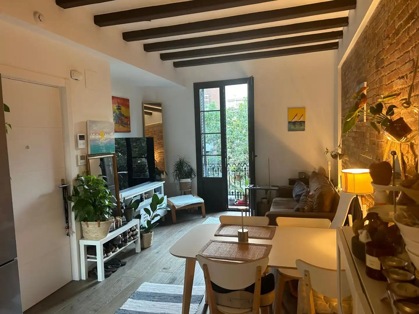 Sala d'estar de Pis de lloguer en  Barcelona Capital amb Aire condicionat i Balcó