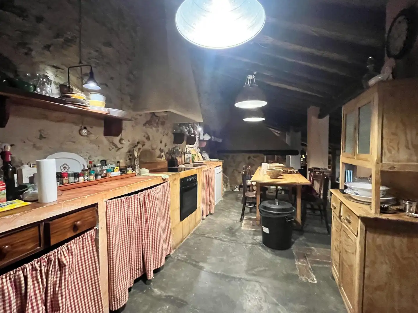 Cuina de Finca rústica en venda en Bea amb Calefacció, Terrassa i Moblat