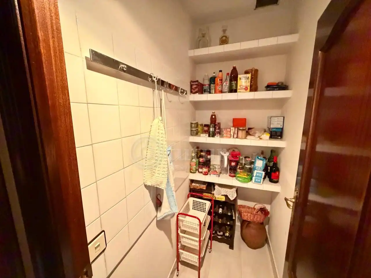 Cuina de Casa o xalet en venda en Galindo y Perahuy amb Calefacció, Jardí privat i Piscina