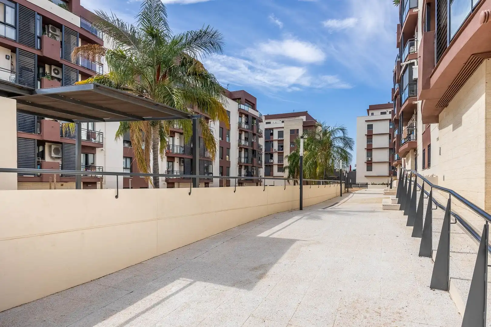Vista exterior de Piso en venta en Mairena del Aljarafe con Aire acondicionado, Terraza y Trastero
