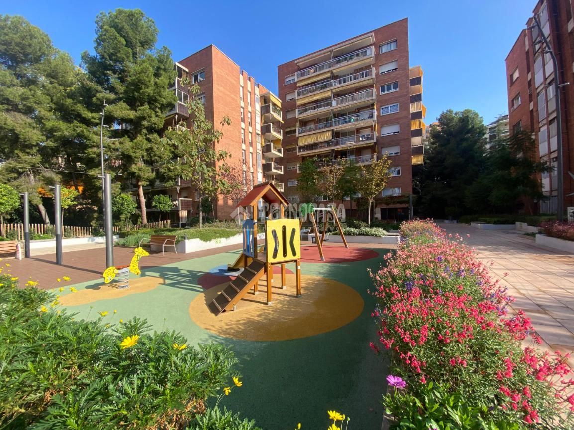 Exterior view of Flat for sale in  Barcelona Capital  with Heating